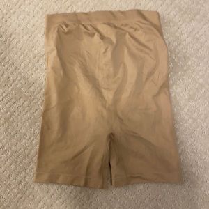 Motherhood shapewear. Belly support.